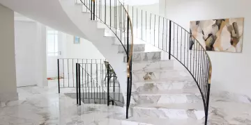 Преимущества лестниц из натурального камня