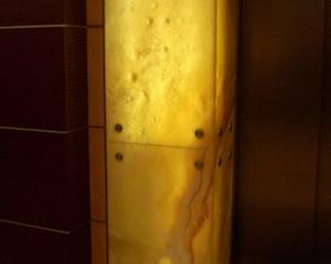 портал лифта из камня