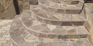 Особенности лестниц из природного камня