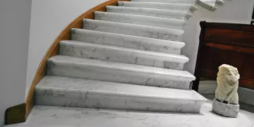 Преимущества ступеней для лестниц из натурального камня