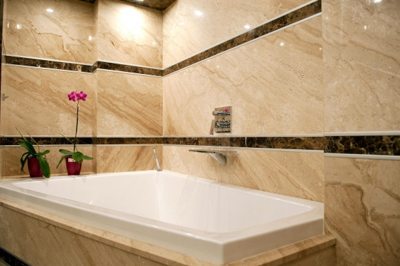 Натуральный камень в интерьере ванной комнаты – стиль, изящество, практичность